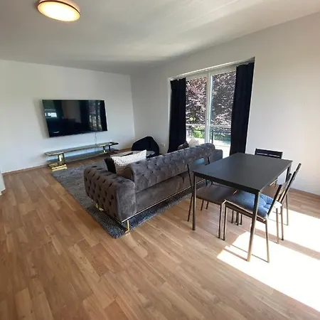 Schoene Mit Balkon 2 *